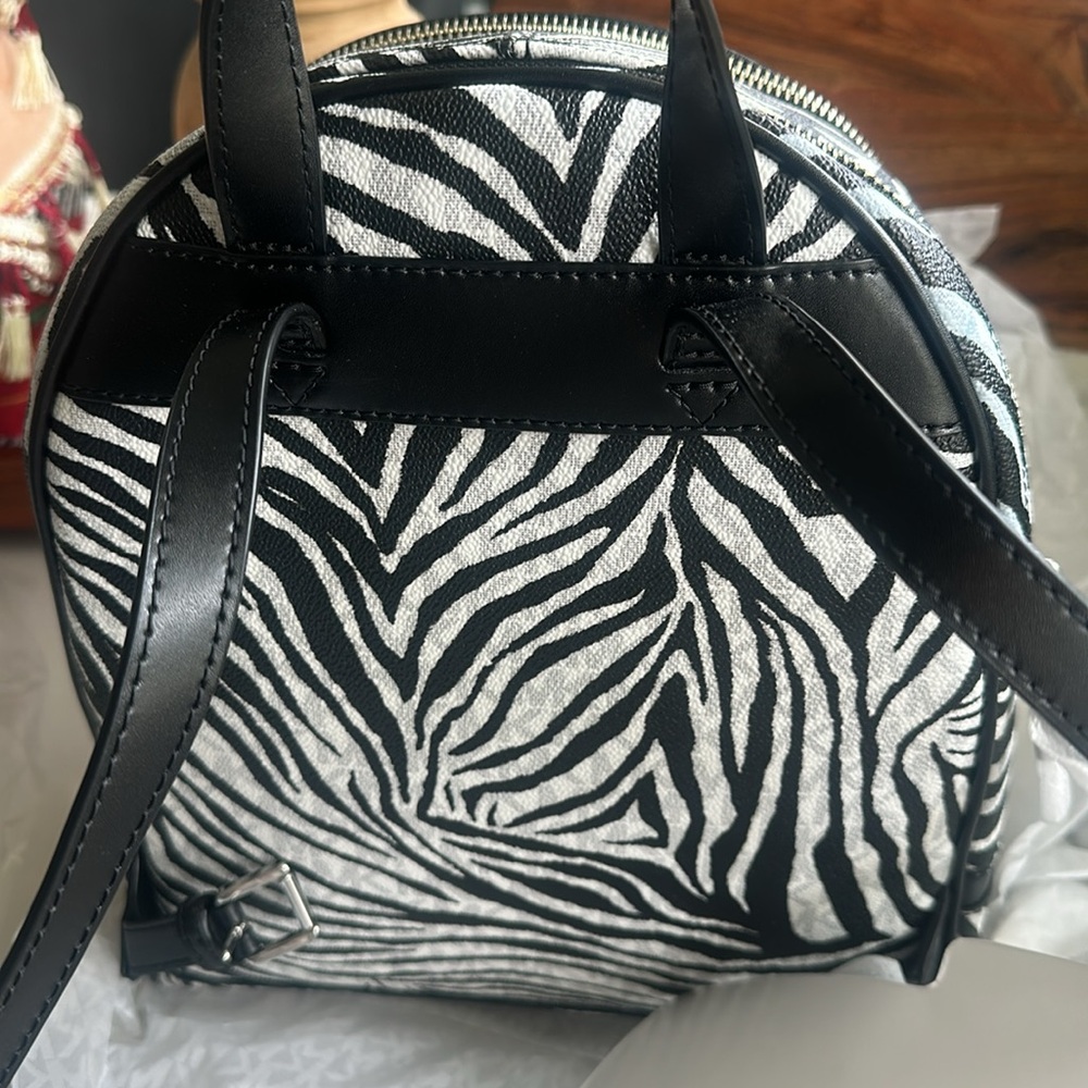 Micheal kors medium backpack - Picture 15 of 17